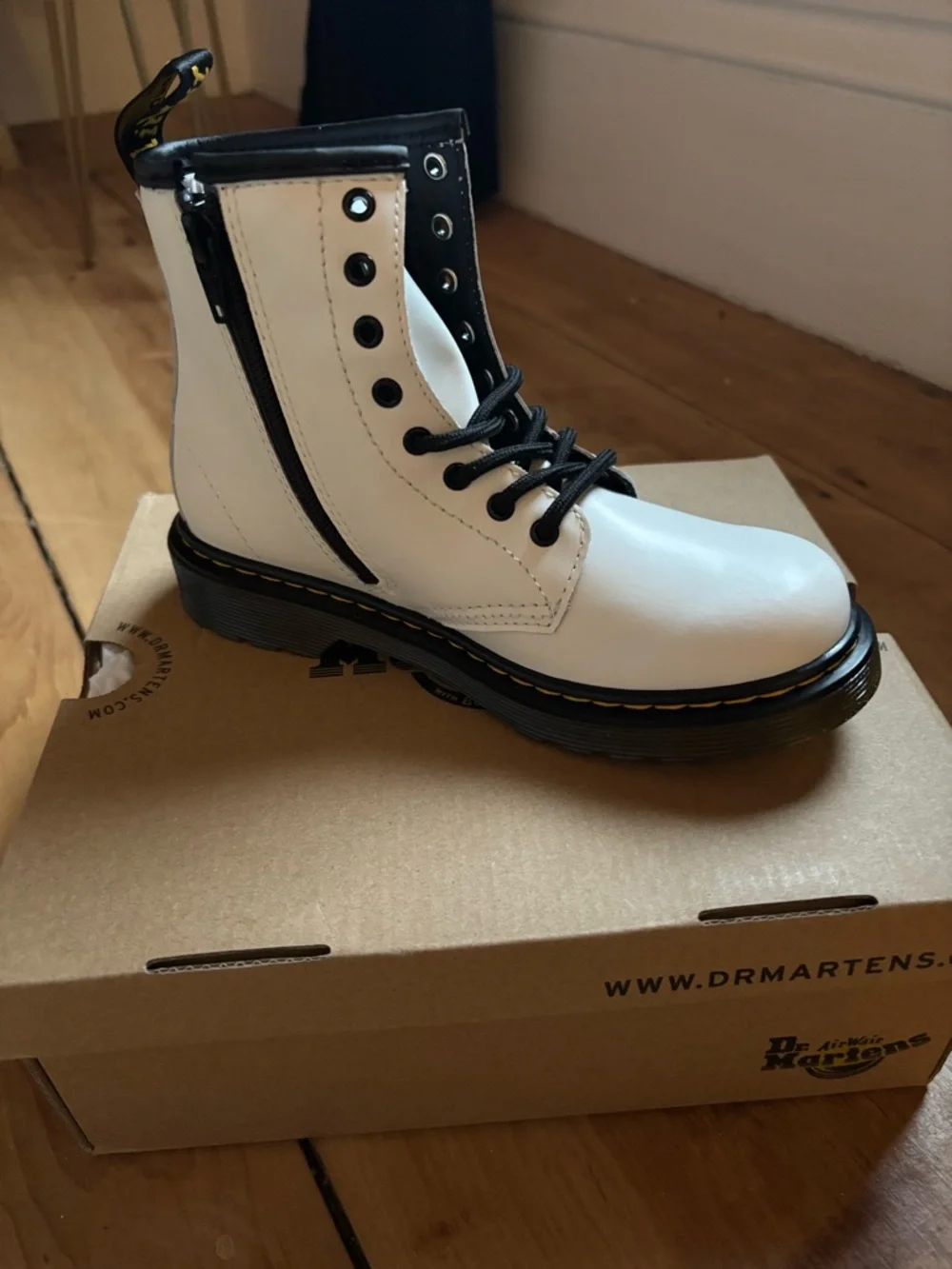 NWT/Box Kids Dr. Martens White Leather Lace-Up Combat Boots with Black Laces